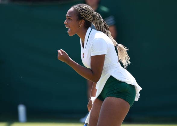 Tyra Caterina Grant (USA) macht die Faust und jubelt, Jubel, Emotion, Damen Einzel, Ladies Singles, Qualifikation, Wimbledon Tennis - Wimbledon 2026 - Grand Slam ITF ATP, Tennis Herren WTA, Tennis Damen - AELTC - London - - Great Britain - 25 June 2026. *** Tyra Caterina Grant of the USA pumps her fist and cheers; celebration, emotion, Women s Singles, Qualifying, Wimbledon Tennis, Wimbledon 2026, Grand Slam, ITF, ATP, WTA, AELTC, London, Great Britain, June 25, 2026 Copyright: xJuergenxHasenkopfx