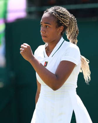Tyra Caterina Grant (USA) macht die Faust und jubelt, Jubel, Emotion, Damen Einzel, Ladies Singles, Qualifikation, Wimbledon Tennis - Wimbledon 2026 - Grand Slam ITF ATP, Tennis Herren WTA, Tennis Damen - AELTC - London - - Great Britain - 25 June 2026. *** Tyra Caterina Grant of the USA pumps her fist and cheers; celebration, emotion, Women s Singles, Qualifying, Wimbledon Tennis, Wimbledon 2026, Grand Slam, ITF, ATP, WTA, AELTC, London, Great Britain, June 25, 2026 Copyright: xJuergenxHasenkopfx