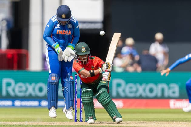 India Women v Bangladesh Women, ICC Women s T20 World Cup Bangladesh Women Dilara Akter plays paddle shot during the ICC Women s T20 World Cup match between India Women and Bangladesh Women at Old Trafford, Manchester, UK on 25 June 2026. Manchester Old Trafford Greater Manchester UK Editorial use only , Copyright: xManjitxNarotrax PSI-24416-0009