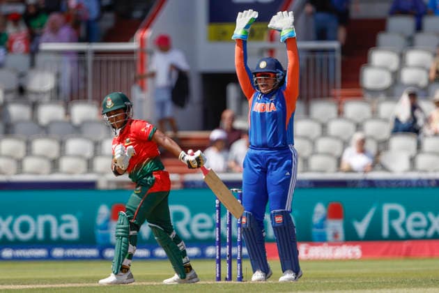 India Women v Bangladesh Women, ICC Women s T20 World Cup Richa Ghosh of India with a shout for LBW against Dilara Akter of Bangladesh during the ICC Women s T20 World Cup match between India Women and Bangladesh Women at Old Trafford, Manchester, UK on 25 June 2026. Manchester Old Trafford Greater Manchester UK Editorial use only , Copyright: xGeorgexFranksx PSI-24419-0009