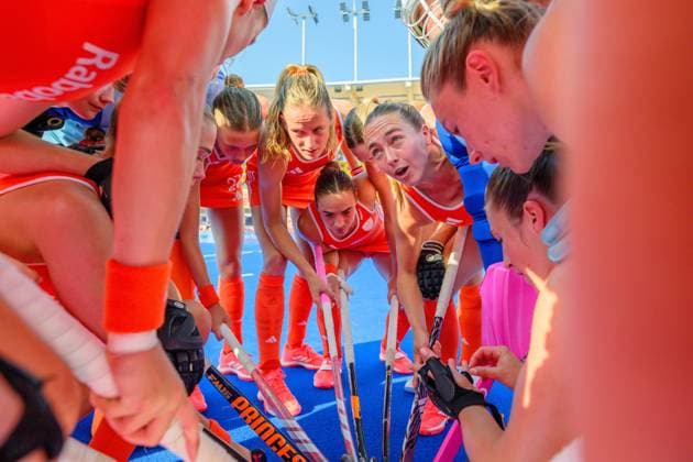 WAVER, 24-06-2026, Belfius Hockey Arena, FIH Hockey Pro League Women, Season 2025-2026. Renee van Laarhoven talking to the team before the game Australia - Netherlands (women). Australia - Netherlands (women)  x204638574x Copyright: