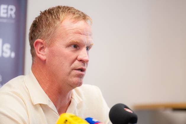 Edinburgh, Scotland, 06.25.2026. Belgium coach Wouter Vrancken is confirmed as Derek McInnes successor at Hearts Fc at Tynecastle stadium in Edinburgh. Heart of Midlothian press conference, PK, Pressekonferenz to Unveil their New Manager, Football, Tynecastle Park, Edinburgh, Scotland, UK - 25 Jun 2026Edinburgh Tynecastle Park United Kingdom  Copyright: xEuanxCherry Shutterstockx 16961552r