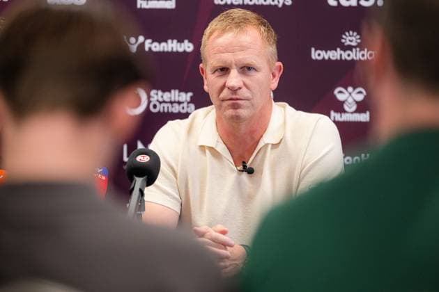 Edinburgh, Scotland, 06.25.2026. Belgium coach Wouter Vrancken is confirmed as Derek McInnes successor at Hearts Fc at Tynecastle stadium in Edinburgh. Heart of Midlothian press conference, PK, Pressekonferenz to Unveil their New Manager, Football, Tynecastle Park, Edinburgh, Scotland, UK - 25 Jun 2026Edinburgh Tynecastle Park United Kingdom  Copyright: xEuanxCherry Shutterstockx 16961552ap