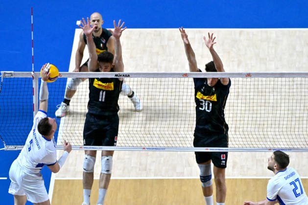 LJUBLJANA, SLOVENIA - JUNE 25: Oleh Plotrytskyi of Ukraine (L) in action against Kamil Rychlicki of Italy (2R) during the FIVB Men s Volleyball Nations League match between Ukraine and Italy at Arena Stozice, Ljubljana on June 25, 2026 in Ljubljana, Slovenia. (Photo by Igor Kupljenik Sports Press Photo).  Copyright: xIgorxKupljenikx xSPPx Sportspressphoto_SPR176568