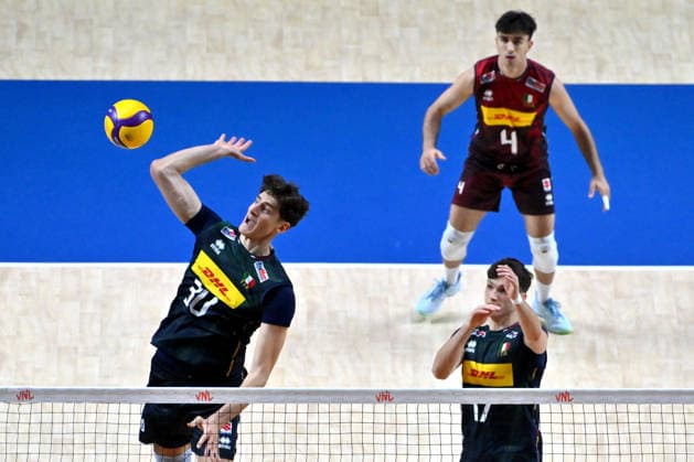 LJUBLJANA, SLOVENIA - JUNE 25: Leandro Ausibio Mosca of Italy (L) in action during the FIVB Men s Volleyball Nations League match between Ukraine and Italy at Arena Stozice, Ljubljana on June 25, 2026 in Ljubljana, Slovenia. (Photo by Igor Kupljenik Sports Press Photo).  Copyright: xIgorxKupljenikx xSPPx Sportspressphoto_SPR176570