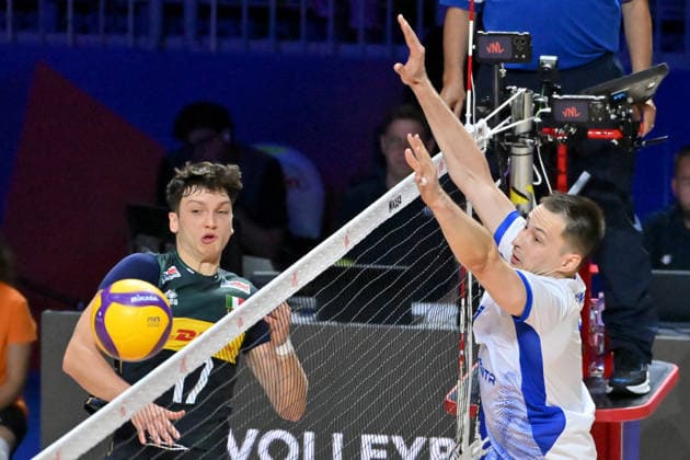 LJUBLJANA, SLOVENIA - JUNE 25: Luca Porro of Italy (L) in action during the FIVB Men s Volleyball Nations League match between Ukraine and Italy at Arena Stozice, Ljubljana on June 25, 2026 in Ljubljana, Slovenia. (Photo by Igor Kupljenik Sports Press Photo).  Copyright: xIgorxKupljenikx xSPPx Sportspressphoto_SPR176583