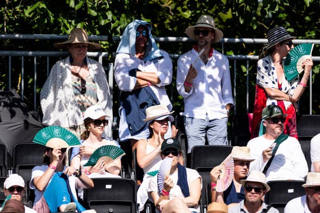 BAD HOMBURG, GERMANY - JUNE 25: Fans Spectators trying to fight the heat with umbrellas, fans and sunhats during the Bad Homburg Open powered by Solarwatt Singles match between Emma Navarro (USA) vs Elena-Gabriela Ruse (ROU) at Kurpark Bad Homburg on June 25, 2026 in Bad Homburg, Germany. Hessen Germany Copyright: xSteffiexWunderlx