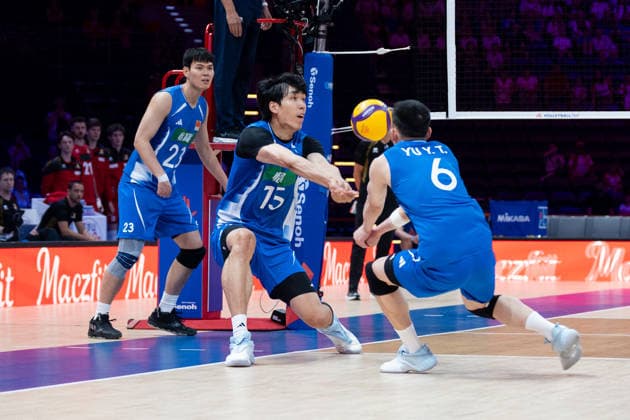 China V Belgium - VNL 2026 Men s Volleyball Nations League. Shikun Peng competes during the Men s VNL FIVB Volleyball Nations League match between China and Belgium at PreZero Arena in Gliwice, Poland, on June 25, 2026. Gliwice Poland  Copyright: xMarcinxGolbax originalFilename:golba-chinavbe260625_npDc4.jpg