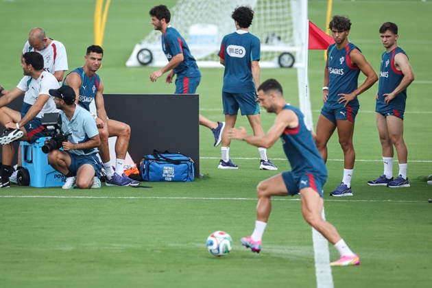 FIFA World Cup, WM, Weltmeisterschaft, Fussball 2026 - Portugal training Portugal s national soccer player Cristiano Ronaldo (4-L) attends a training session of the team in Palm Beach, Florida, USA, 25 June 2026. Palm Beach Florida United States  Copyright: xMIGUELxA.xLOPESx