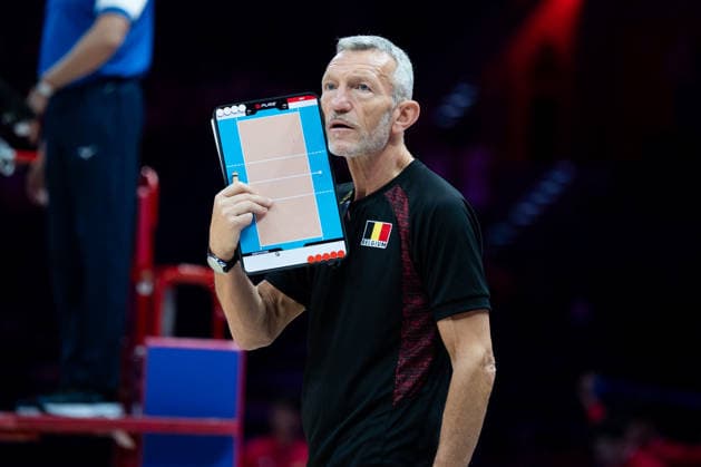 China V Belgium - VNL 2026 Men s Volleyball Nations League. Emanuele Zanini, head coach of the Belgium national team, Nationalteam is seen during the Men s VNL FIVB Volleyball Nations League match between China and Belgium at PreZero Arena in Gliwice, Poland, on June 25, 2026. Gliwice Poland  Copyright: xMarcinxGolbax originalFilename:golba-chinavbe260625_npdpI.jpg