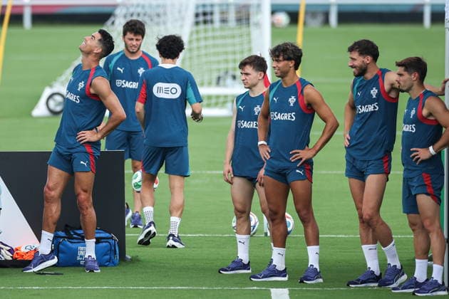 FIFA World Cup, WM, Weltmeisterschaft, Fussball 2026 - Portugal training Portugal s national soccer player player Cristiano Ronaldo (L) attends a training session of the team in Palm Beach, Florida, USA, 25 June 2026. Palm Beach Florida United States  Copyright: xMIGUELxA.xLOPESx