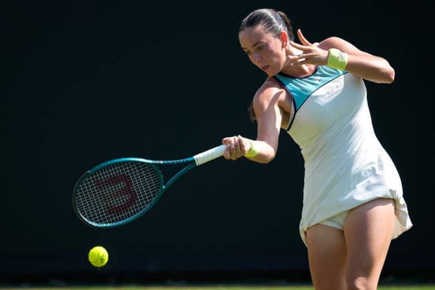 Lexus Eastbourne Open - Day Four Tereza Valentova of the Czech Republic competes during her quarterfinal match against Tatjana Maria of Germany at the 2026 Lexus Eastbourne Open Women s tennis tournament at the Devonshire Park Lawn Tennis Club in Eastbourne, England, on June 25, 2026. Eastbourne United Kingdom  Copyright: xOwenxHammondx originalFilename:hammond-2026lexu260625_npSPK.jpg