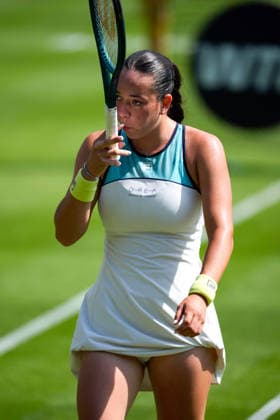 Lexus Eastbourne Open - Day Four Tereza Valentova of the Czech Republic competes during her quarterfinal match against Tatjana Maria of Germany at the 2026 Lexus Eastbourne Open Women s tennis tournament at the Devonshire Park Lawn Tennis Club in Eastbourne, England, on June 25, 2026. Eastbourne United Kingdom  Copyright: xOwenxHammondx originalFilename:hammond-2026lexu260625_npfU1.jpg