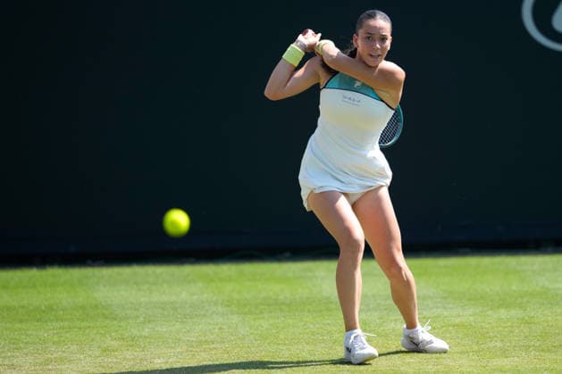 Lexus Eastbourne Open - Day Four Tereza Valentova of the Czech Republic competes during her quarterfinal match against Tatjana Maria of Germany at the 2026 Lexus Eastbourne Open Women s tennis tournament at the Devonshire Park Lawn Tennis Club in Eastbourne, England, on June 25, 2026. Eastbourne United Kingdom  Copyright: xOwenxHammondx originalFilename:hammond-2026lexu260625_npLxP.jpg