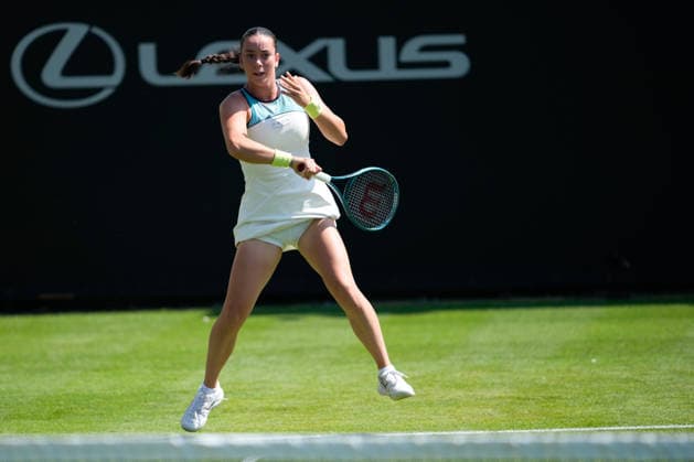 Lexus Eastbourne Open - Day Four Tereza Valentova of the Czech Republic competes during her quarterfinal match against Tatjana Maria of Germany at the 2026 Lexus Eastbourne Open Women s tennis tournament at the Devonshire Park Lawn Tennis Club in Eastbourne, England, on June 25, 2026. Eastbourne United Kingdom  Copyright: xOwenxHammondx originalFilename:hammond-2026lexu260625_npXvp.jpg