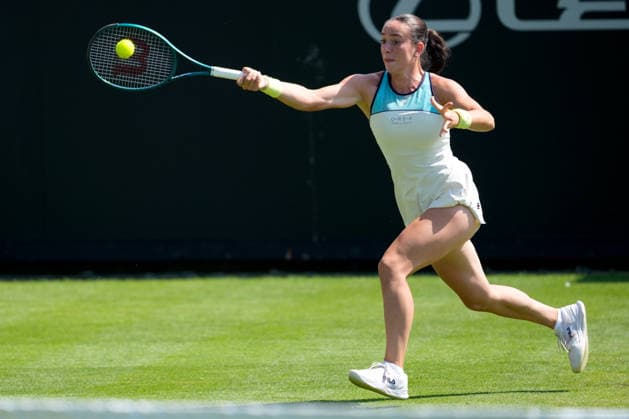 Lexus Eastbourne Open - Day Four Tereza Valentova of the Czech Republic competes during her quarterfinal match against Tatjana Maria of Germany at the 2026 Lexus Eastbourne Open Women s tennis tournament at the Devonshire Park Lawn Tennis Club in Eastbourne, England, on June 25, 2026. Eastbourne United Kingdom  Copyright: xOwenxHammondx originalFilename:hammond-2026lexu260625_npY8u.jpg