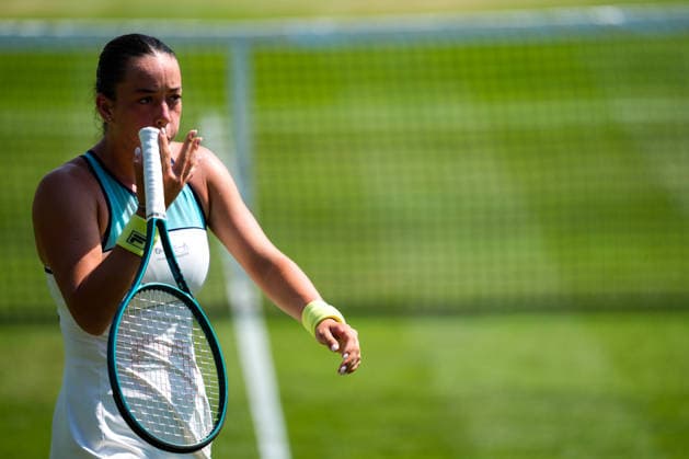 Lexus Eastbourne Open - Day Four Tereza Valentova of the Czech Republic competes during her quarterfinal match against Tatjana Maria of Germany at the 2026 Lexus Eastbourne Open Women s tennis tournament at the Devonshire Park Lawn Tennis Club in Eastbourne, England, on June 25, 2026. Eastbourne United Kingdom  Copyright: xOwenxHammondx originalFilename:hammond-2026lexu260625_np8kc.jpg