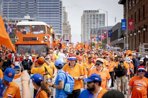 KANSAS CITY - Fans during the Orange March through the Power and Light District during the 2026 FIFA World Cup, WM, Weltmeisterschaft, Fussball Group F, prior to the match between the Netherlands and Tunisia on June 25, 2026, in Kansas City, United States. ROBIN VAN LONKHUIJSEN ANP xVIxANPxSportx xxANPxIVx 561957134 originalFilename: 561957134.jpg