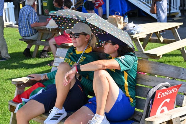 South Africa Women v Netherlands Women, ICC Women s T20 World Cup South Africa supporters shelter under an umbrella from the scorching hot sunshine ahead of the ICC Women s T20 World Cup match between South Africa Women and Netherlands Women at the Seat Unique Stadium, Bristol, UK on 25 June 2026. Bristol Seat Unique Stadium Gloucestershire UK Editorial use only , Copyright: xGrahamxHuntx PSI-24401-0004