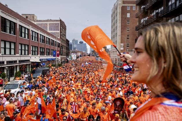 KANSAS CITY - Fans during the Orange March through the Power and Light District during the 2026 FIFA World Cup, WM, Weltmeisterschaft, Fussball Group F, prior to the match between the Netherlands and Tunisia on June 25, 2026, in Kansas City, United States. ROBIN VAN LONKHUIJSEN ANP xVIxANPxSportx xxANPxIVx 561959174 originalFilename: 561959174.jpg