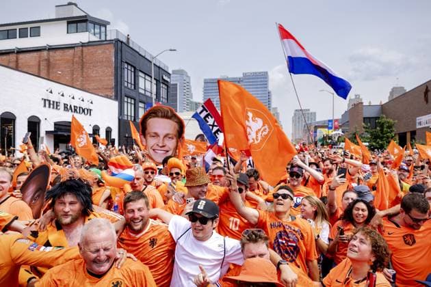 KANSAS CITY - Fans during the Orange March through the Power and Light District during the 2026 FIFA World Cup, WM, Weltmeisterschaft, Fussball Group F, prior to the match between the Netherlands and Tunisia on June 25, 2026, in Kansas City, United States. ROBIN VAN LONKHUIJSEN ANP xVIxANPxSportx xxANPxIVx 561959230 originalFilename: 561959230.jpg