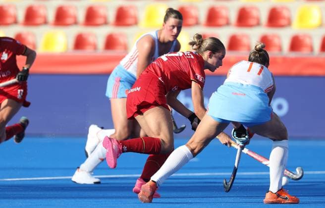 Belgium s Louise Dewaet fights for the ball during a hockey game between Belgian national team, Nationalteam Red Panthers and Netherlands, Thursday 25 June 2026 in Wavre, match 14 16 in the group stage of the women s FIH Pro League competition. VIRGINIExLEFOUR  x179258310x