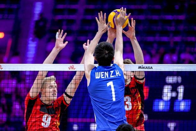 GLIWICE 25.06.2026 MECZ SIATKARSKA LIGA NARODOW 2026 PILKA SIATKOWA --- FIVB VOLLEYBALL NATIONS LEAGUE MATCH: CHINY - BELGIA --- CHINA - BELGIUM N Z WOUT D HEER ZIHUE WEN FOT.PAWEL PIOTROWSKI 400MM.PL NEWSPIX.PL --- newspix.pl 