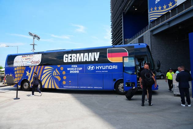 Deutscher Mannschaftsbus vor dem MetLife Stadium in New York - New York 25.06.2026: Deutschland vs. Ecuador, MetLife Stadium, World Cup 26 Gruppe E, 3. Spieltag *** German team bus in front of MetLife Stadium in New York, New York, June 25, 2026; Germany vs. Ecuador, MetLife Stadium, World Cup 26, Group E, Matchday 3