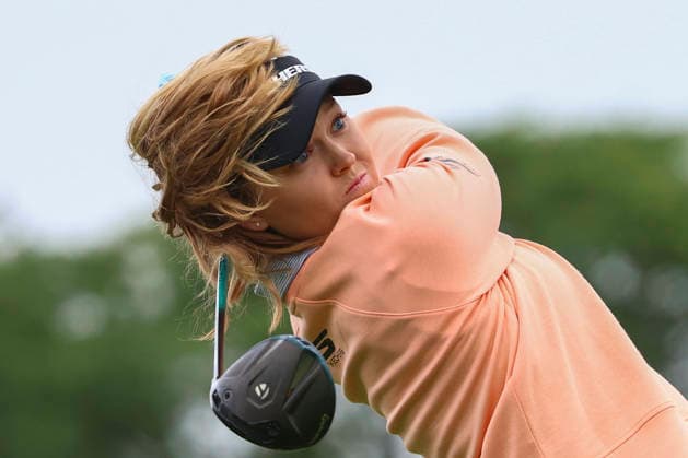 June 25, 2026, Chaska, Minnesota, United States: BROOKE HENDERSON watches her drive at hole three. This is the first day of the 2026 KPMG WomenÃ¢â‚¬â ¢s PGA, Golf Herren Championship at Hazeltine National Golf Course in Chaska Minnesota. Chaska United States - ZUMAt166 20260625_zsp_t166_102 Copyright: xMichaelxTurnerx