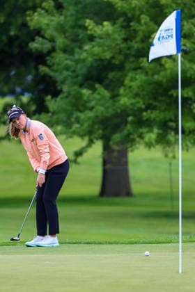 June 25, 2026, Chaska, Minnesota, United States: BROOKE HENDERSON putts at hole two. This is the first day of the 2026 KPMG WomenÃ¢â‚¬â ¢s PGA, Golf Herren Championship at Hazeltine National Golf Course in Chaska Minnesota. Chaska United States - ZUMAt166 20260625_zsp_t166_101 Copyright: xMichaelxTurnerx