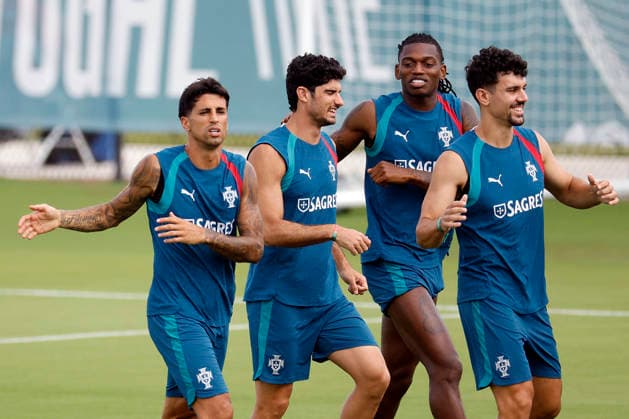 Portugal s players (L-R) Joao Cancelo, Gonçalo Guedes, Rafael Leao and Matheus Nunes attend a training session at Palm Beach, Florida, USA 25 June 2026. Portugal s training session !ACHTUNG: NUR REDAKTIONELLE NUTZUNG!  Copyright: xAlbertoxEstévezx GRAF5941 20260625-55020710149_1