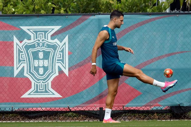 Portugal s Diogo Dalot attends a training session at Palm Beach, Florida, USA 25 June 2026. Portugal s training session !ACHTUNG: NUR REDAKTIONELLE NUTZUNG!  Copyright: xAlbertoxEstévezx GRAF5944 20260625-55020710193_1