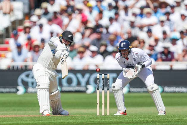England v New Zealand - 3rd Rothesay Test Match: Day One Devon Conway of New Zealand bats during the first day of the Third Rothesay Test match between England and New Zealand at Trent Bridge in Nottingham, England, on June 25, 2026. Nottingham United Kingdom  Copyright: xMIxNewsx originalFilename:fletcher-englandv260625_np6Cp.jpg