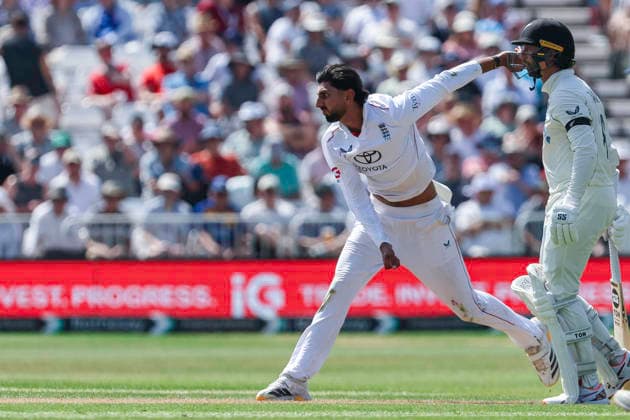 England v New Zealand - 3rd Rothesay Test Match: Day One Shoaib Bashir of England bowls during the first day of the Third Rothesay Test match between England and New Zealand at Trent Bridge, Nottingham, on June 25, 2026. Nottingham United Kingdom  Copyright: xMIxNewsx originalFilename:fletcher-englandv260625_np6rE.jpg