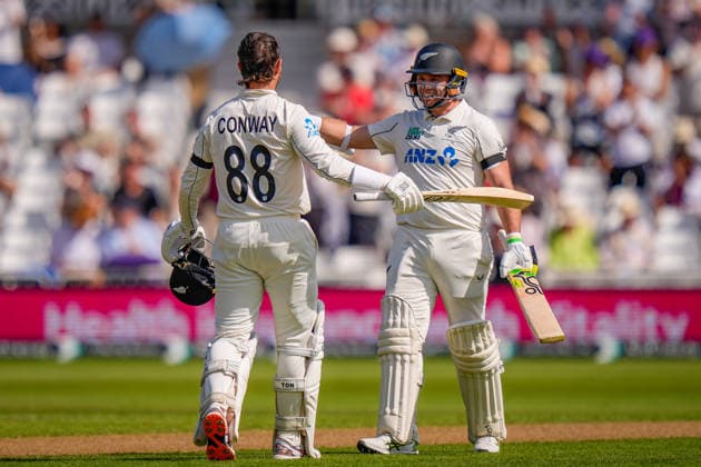 England v New Zealand - 3rd Rothesay Test Match: Day One Devon Conway of New Zealand celebrates scoring 100 runs with New Zealand captain Tom Latham during the 3rd Rothesay Test Match Day 1 between England and New Zealand at Trent Bridge in Nottingham, United Kingdom, on June 25, 2026. Nottingham Nottinghamshire United Kingdom  Copyright: xNewsxImagesx originalFilename:cosgrove-3rdrothe260625_npblU.jpg
