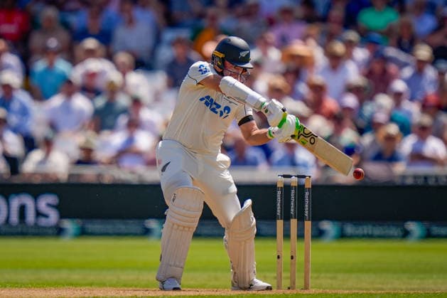 England v New Zealand - 3rd Rothesay Test Match: Day One New Zealand captain Tom Latham cuts the ball during the 3rd Rothesay Test Match Day 1 between England and New Zealand at Trent Bridge in Nottingham, United Kingdom, on June 25, 2026. Nottingham Nottinghamshire United Kingdom  Copyright: xNewsxImagesx originalFilename:cosgrove-3rdrothe260625_npo8X.jpg