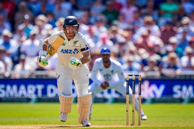England v New Zealand - 3rd Rothesay Test Match: Day One New Zealand captain Tom Latham runs during the 3rd Rothesay Test Match Day 1 between England and New Zealand at Trent Bridge in Nottingham, United Kingdom, on June 25, 2026. Nottingham Nottinghamshire United Kingdom  Copyright: xNewsxImagesx originalFilename:cosgrove-3rdrothe260625_np6Ei.jpg