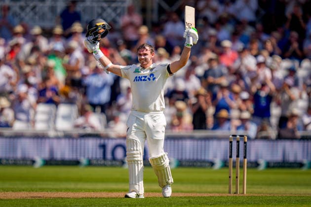 England v New Zealand - 3rd Rothesay Test Match: Day One New Zealand captain Tom Latham celebrates reaching 100 runs during the 3rd Rothesay Test Match Day 1 between England and New Zealand at Trent Bridge, Nottingham, United Kingdom, on June 25, 2026. Nottingham Nottinghamshire United Kingdom  Copyright: xNewsxImagesx originalFilename:cosgrove-3rdrothe260625_npf8q.jpg