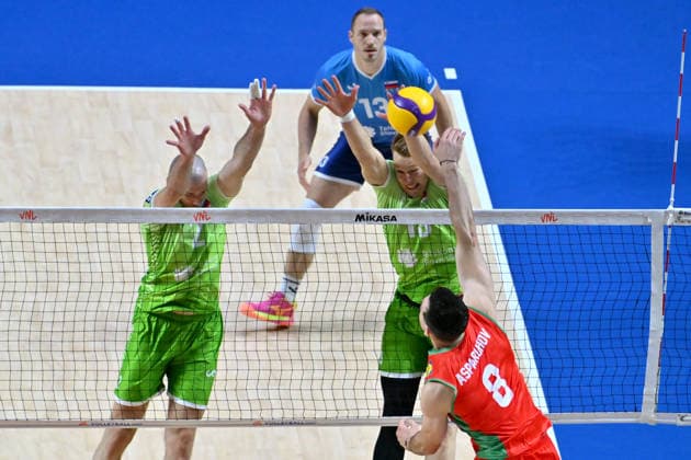 LJUBLJANA, SLOVENIA - JUNE 25: Asparuh Asparuhov of Bulgaria (R) in action against Alen Pajenk of Slovenia (L) during the FIVB Men s Volleyball Nations League match between Slovenia and Bulgaria at Arena Stozice, Ljubljana on June 25, 2026 in Ljubljana, Slovenia. (Photo by Igor Kupljenik Sports Press Photo).  Copyright: xIgorxKupljenikx xSPPx Sportspressphoto_SPR176696