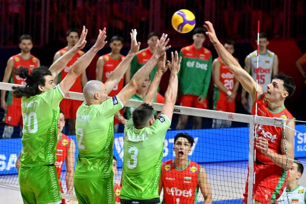 LJUBLJANA, SLOVENIA - JUNE 25: Aleksandar Nikolov of Bulgaria (R) in action against Uros Planinsic of Slovenia (C) during the FIVB Men s Volleyball Nations League match between Slovenia and Bulgaria at Arena Stozice, Ljubljana on June 25, 2026 in Ljubljana, Slovenia. (Photo by Igor Kupljenik Sports Press Photo).  Copyright: xIgorxKupljenikx xSPPx Sportspressphoto_SPR176715