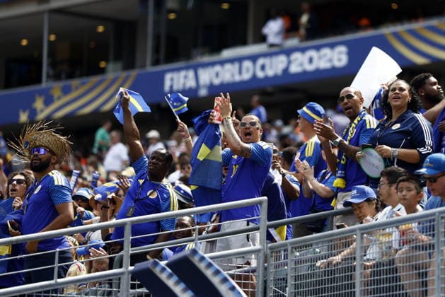 FIFA World Cup, WM, Weltmeisterschaft, Fussball 2026 - Group E - Curacao vs Ivory Coast Supporters of Curacao cheer ahead of the FIFA World Cup 2026 group stage match Curacao against Ivory Coast, in Philadelphia, Pennsylvania, USA, 25 June 2026. PHILADELPHIA United States  Copyright: xWILLxOLIVERx