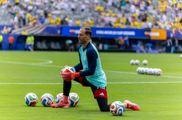 25.06.2026, Fussball Weltmeisterschaft 2026 in den USA, 3.Spieltag Gruppe E, Ecuador - Deutschland, im MetLife Stadium (New York New Jersey, East Rutherford), Torwart Oliver Baumann (Deutschland) beim Aufwärmen. *** June 25, 2026, 2026 FIFA World Cup in the U.S., Matchday 3, Group E, Ecuador vs. Germany, at MetLife Stadium in East Rutherford, New York, New Jersey; Germany’s goalkeeper Oliver Baumann warming up
