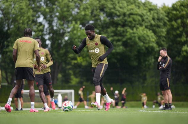 June 25, 2026, Vancouver, Bc, CANADA: Canada s Alphonso Davies, centre, participates in a FIFA World Cup, WM, Weltmeisterschaft, Fussball soccer training session, in Vancouver, on Thursday, June 25, 2026. Canada News - June 25, 2026  - ZUMAc35_ 20260625_zaf_c35_060 Copyright: xDarrylxDyckx