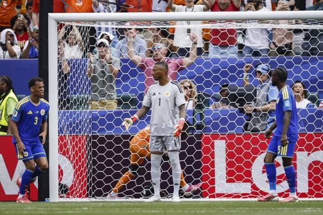 PHILADELPHIA - Curacao goalkeeper Eloy Room reacts after Franck Kessie s 0-1 goal against Ivory Coast during the 2026 FIFA World Cup, WM, Weltmeisterschaft, Fussball Group E match between Curacao and Ivory Coast at Philadelphia Stadium on June 25, 2026, in Philadelphia, United States. MAURICE VAN STEEN ANP FIFA World Cup 2026 - Group E 2026 xVIxANPxSportx xxANPxIVx 561972932 originalFilename: 561972932.jpg