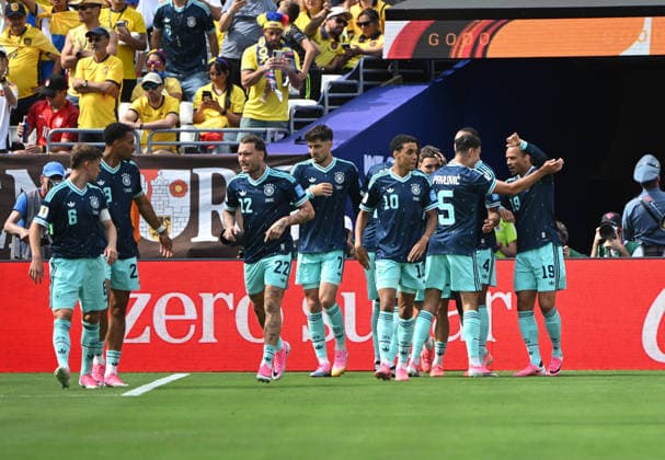 Fußball, Herren, FIFA World Cup, WM, Weltmeisterschaft, Fussball 2026, Spiel in New York New Jersey, Ecuador - Deutschland (Gruppe E, 3. Spieltag), v. l. Joshua Kimmich (Deutschland), Felix Nmecha (Deutschland), David Raum (Deutschland), Kai Havertz (Deutschland), Jamal Musiala (Deutschland), Florian Wirtz (Deutschland), Aleksandar Pavlovic (Deutschland), Jonathan Tah (Deutschland), Leroy Sane (Deutschland), Jubel nach Tor zum 0:1, 25.06. 2026, *** Soccer, Men s, 2026 FIFA World Cup, Match in New York, New Jersey, Ecuador vs. Germany, Group E, Matchday 3, from left: Joshua Kimmich (Germany), Felix Nmecha (Germany), David Raum (Germany), Kai Havertz (Germany), Jamal Musiala (Germany), Florian Wirtz (Germany), Aleksandar Pavlovic (Germany), Jonathan Tah (Germany), Leroy Sané (Germany), celebration after the 0–1 goal, June 25, 2026, Copyright: xMatthiasxKochx