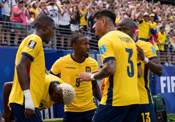 Jubel nach dem Tor zum 1-1 durch Nilson Angulo (Ecuador, 20), jubelnd, bejubelt, jubelt, jubeln, emotionen, celebrate FIFA World Cup, WM, Weltmeisterschaft, Fussball 2026: Ecuador vs Deutschland 25 June 2026, FIFA World Cup 2026: Ecuador vs Deutschland (Group E, Matchday 3) at New York New Jersey Stadium in East Rutherford, New Jersey, USA. *** Celebration after Nilson Angulo s goal to make it 1–1, Ecuador, 20, celebrating, cheered, cheers, emotions, celebrate FIFA World Cup 2026 Ecuador vs. Germany, June 25, 2026, FIFA World Cup 2026 Ecuador vs. Germany, Group E, Matchday 3 at New York New Jersey Stadium in East Rutherford, New Jersey, USA Copyright: HMBxMedia xMarcoxBader