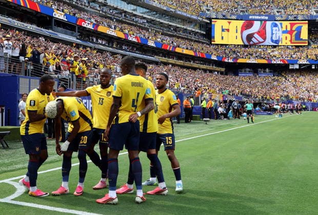 FIFA World Cup, WM, Weltmeisterschaft, Fussball 2026 - Group E - Ecuador vs Germany Nilson Angulo of Ecuador (2l) celebrates scoring the 1-1 with teammates during the FIFA World Cup 2026 group stage match Ecuador against Germany, in New Jersey, USA, 25 June 2026. NEW JERSEY United States  Copyright: xSARAHxYENESELx
