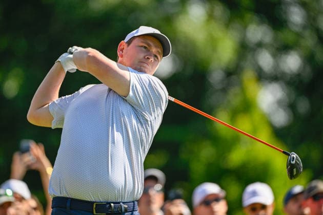 CROMWELL, CT - JUNE 25: Robert McIntyre (SCO) watches his tee shot on 1 during the first round of the Travelers Championship on June 25, 2026, at TPC River Highlands in Cromwell, Connecticut. (Photo by Ken Murray Icon Sportswire) GOLF: JUN 25 PGA, Golf Herren Travelers Championship EDITORIAL USE ONLY Icon2606250021