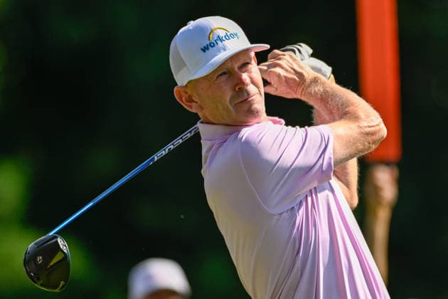 CROMWELL, CT - JUNE 25: Brandt Snedeker (USA) watches his tee shot on 1 during the first round of the Travelers Championship on June 25, 2026, at TPC River Highlands in Cromwell, Connecticut. (Photo by Ken Murray Icon Sportswire) GOLF: JUN 25 PGA, Golf Herren Travelers Championship EDITORIAL USE ONLY Icon2606250041