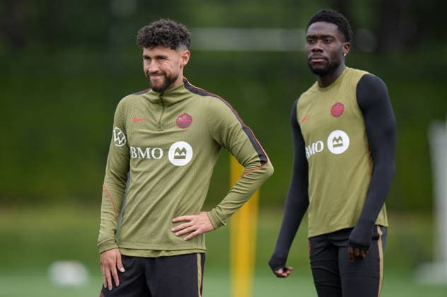 June 25, 2026, Vancouver, Bc, CANADA: Canada s Jonathan Osorio, left, and Alphonso Davies participate in a FIFA World Cup, WM, Weltmeisterschaft, Fussball soccer training session, in Vancouver, on Thursday, June 25, 2026. Canada News - June 25, 2026  - ZUMAc35_ 20260625_zaf_c35_069 Copyright: xDarrylxDyckx